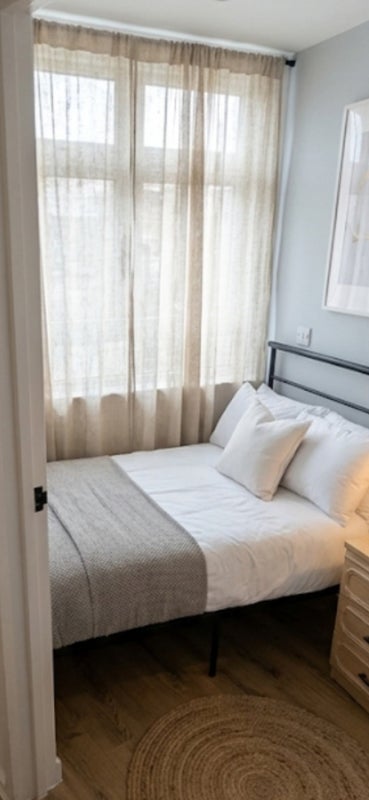 Room Windsor Crescent in Greater London
