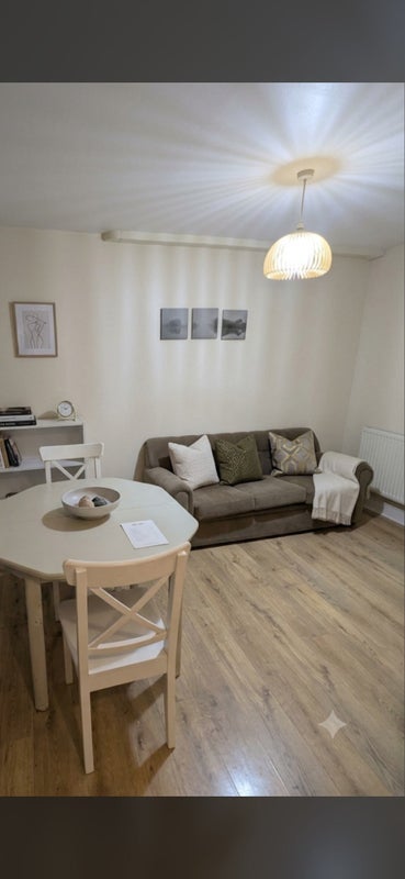 Room Windsor Crescent in Greater London