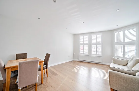 Flat Merton Road in Greater London