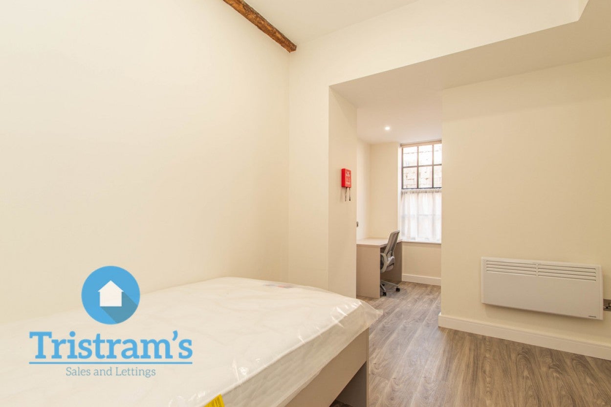 Room Longden Street in Nottingham