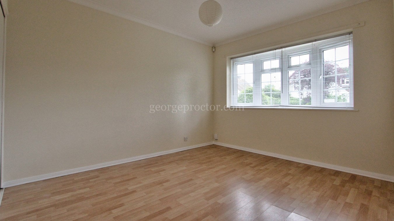 Flat Sovereign Court in Greater London