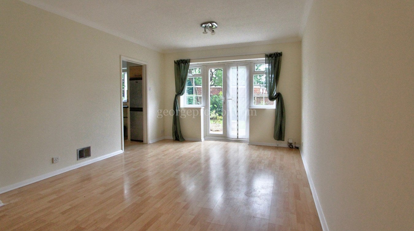 Flat Sovereign Court in Greater London