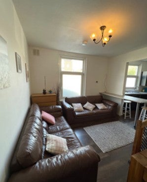Room Talbot Road in Portsmouth