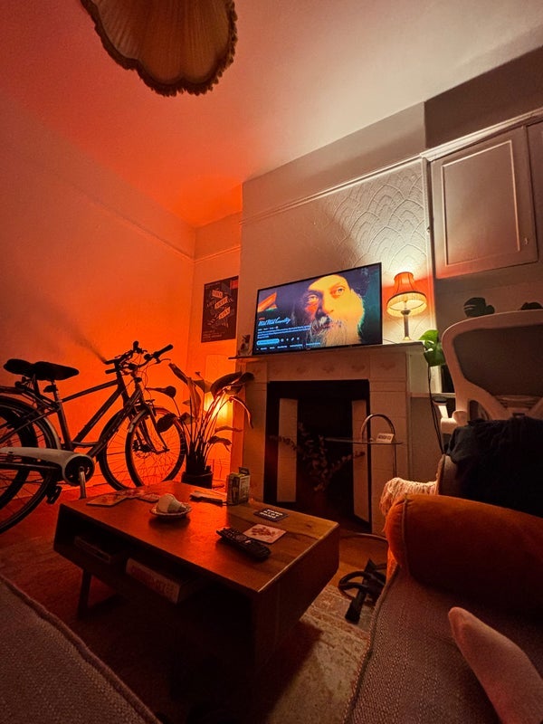 Room Roding Road in Greater London