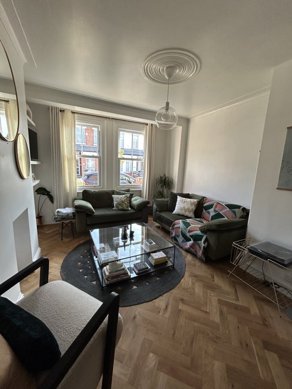 Room Rosebery Avenue in Greater London