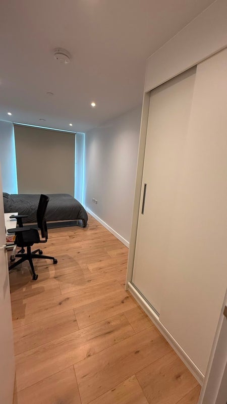 Room Henry Street in Greater London