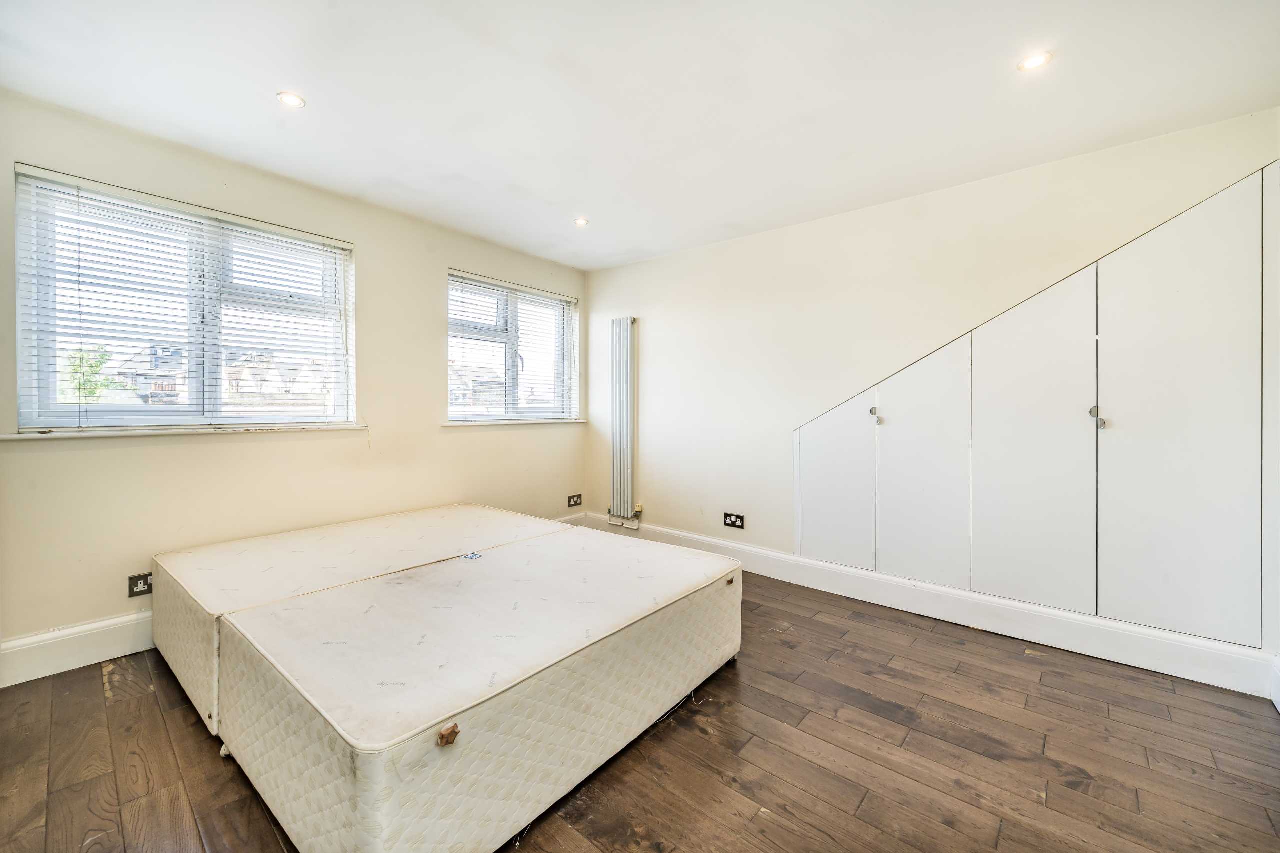Flat Westcote Road in Greater London