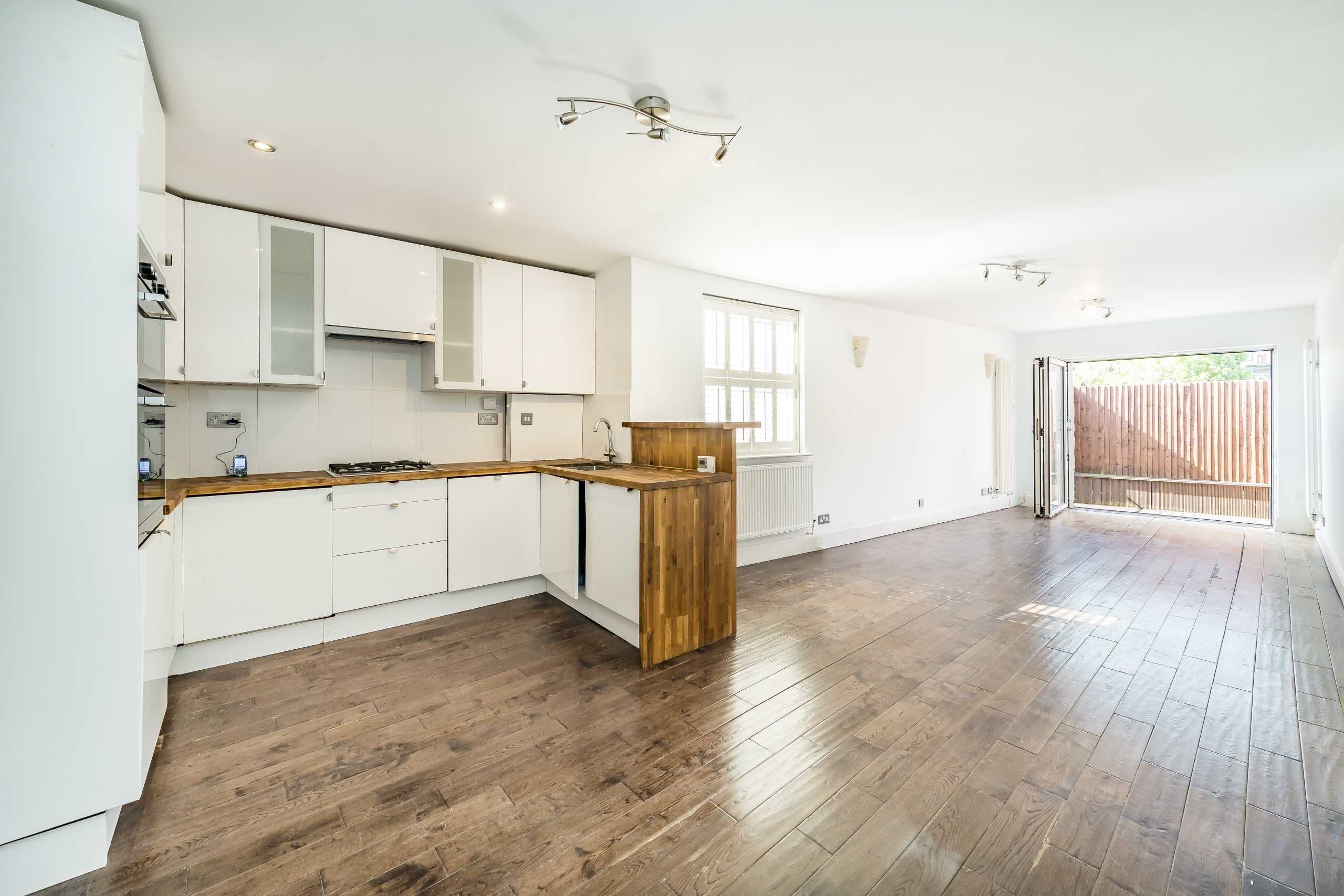 Flat Westcote Road in Greater London