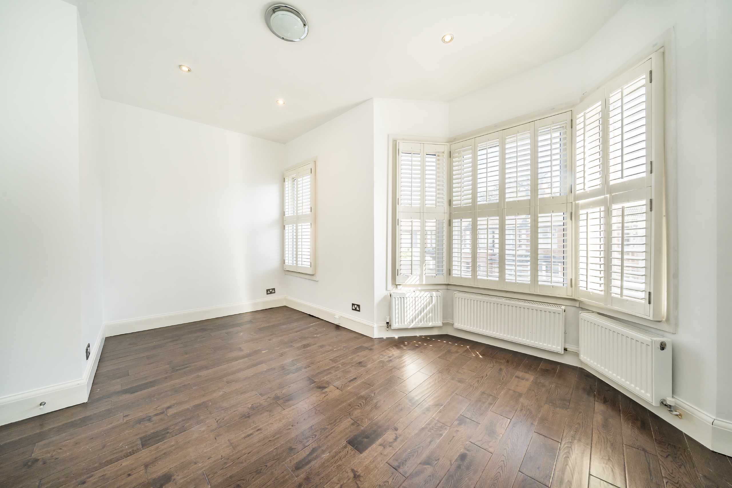 Flat Westcote Road in Greater London
