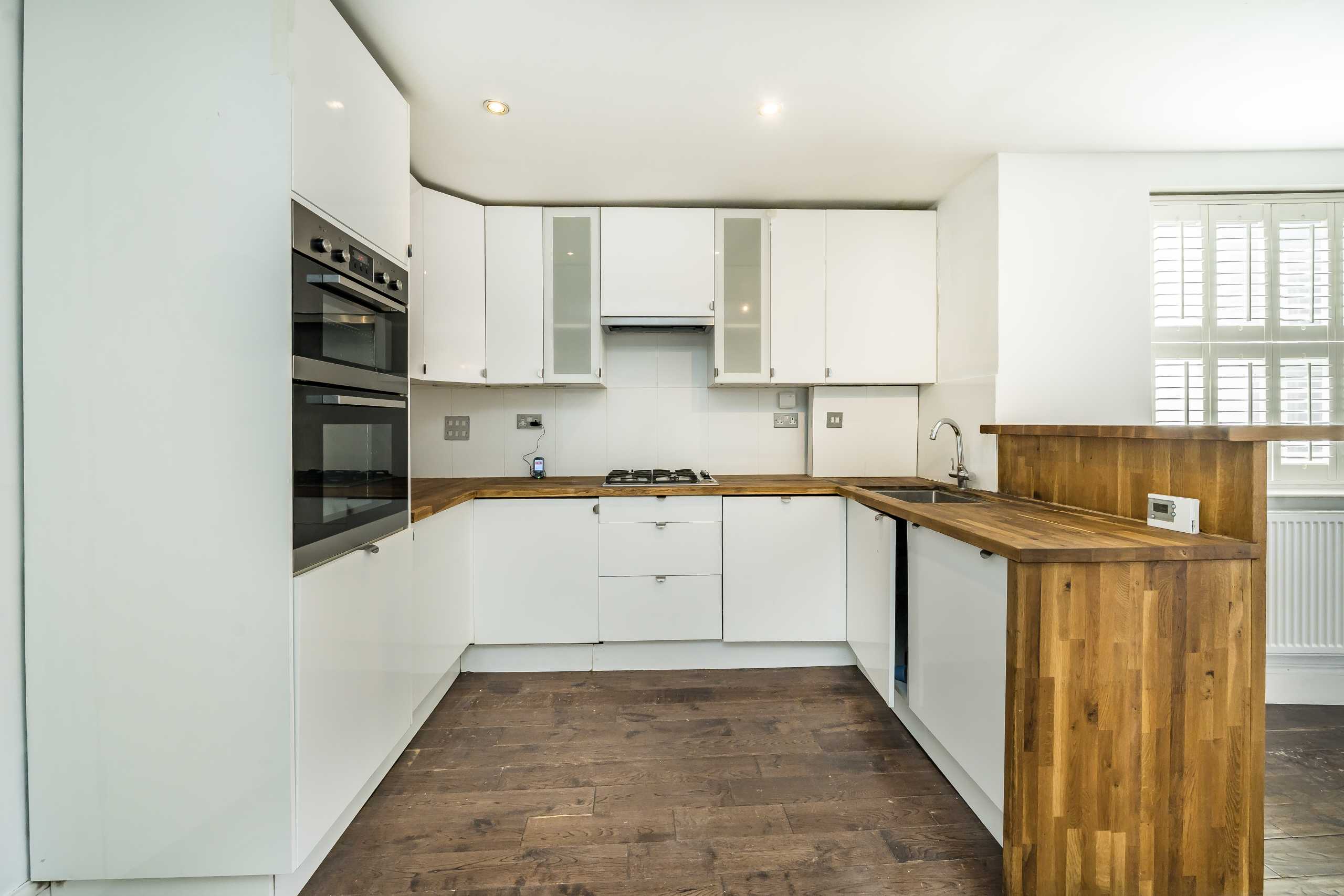 Flat Westcote Road in Greater London