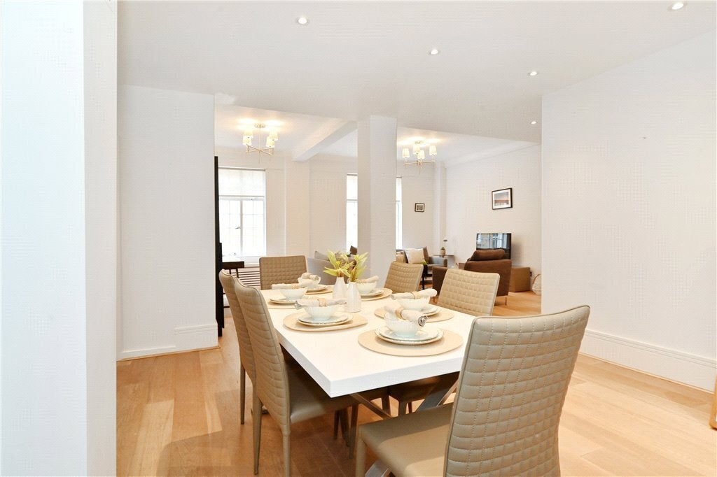 Flat Seymour Place in City of Westminster