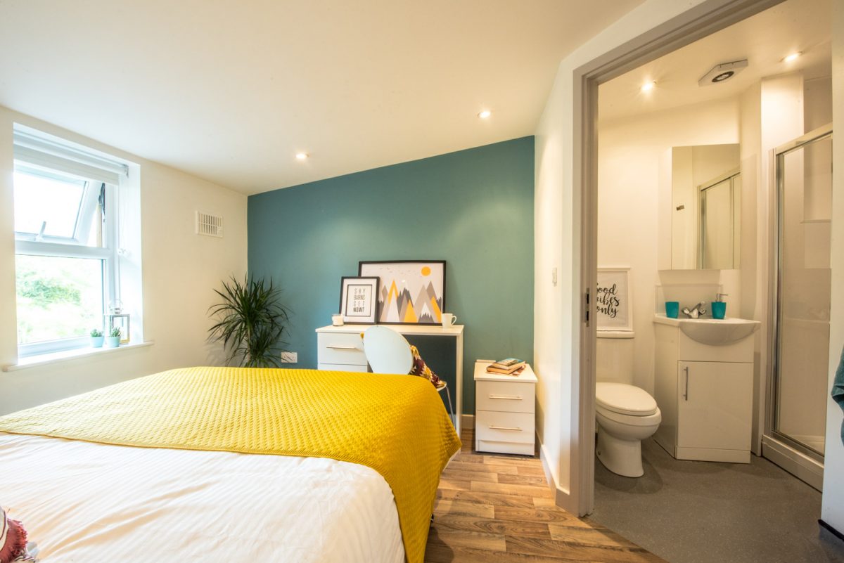 Flat Jesmond Gardens in Newcastle upon Tyne