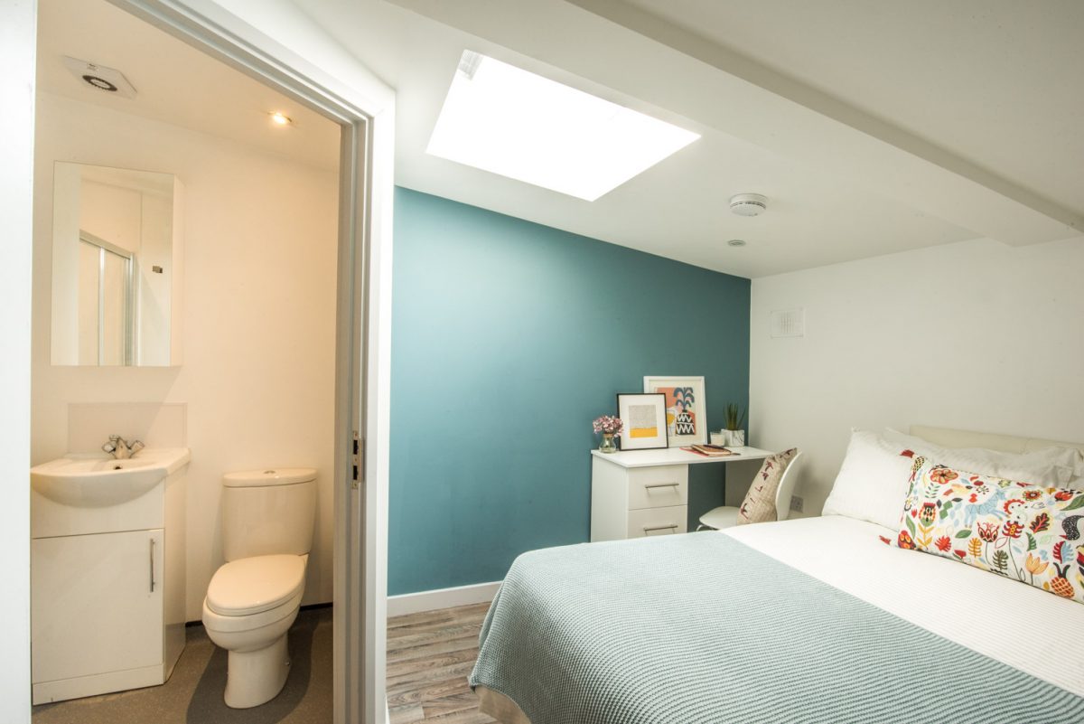 Flat Jesmond Gardens in Newcastle upon Tyne