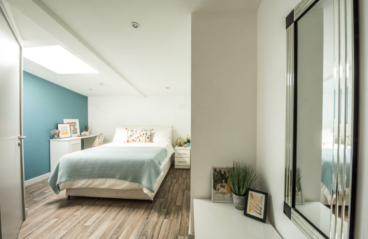 Flat Jesmond Gardens in Newcastle upon Tyne