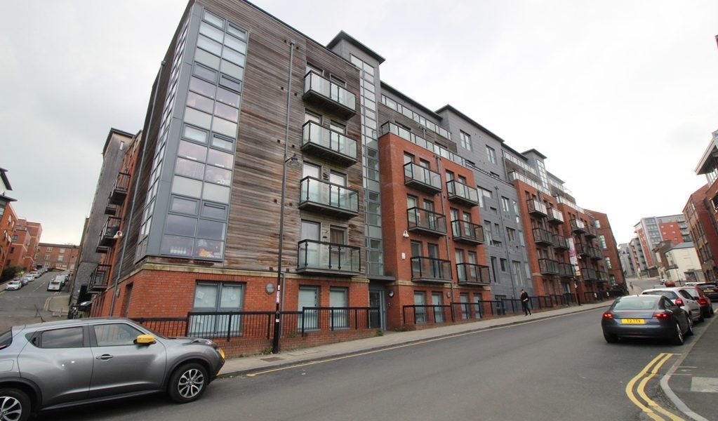 Flat Upper Allen Street in Sheffield