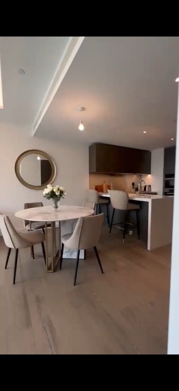 Flat Carnation Way in Greater London