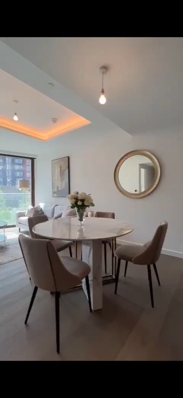 Flat Carnation Way in Greater London