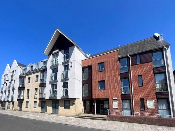 Flat Castle Way in Southampton