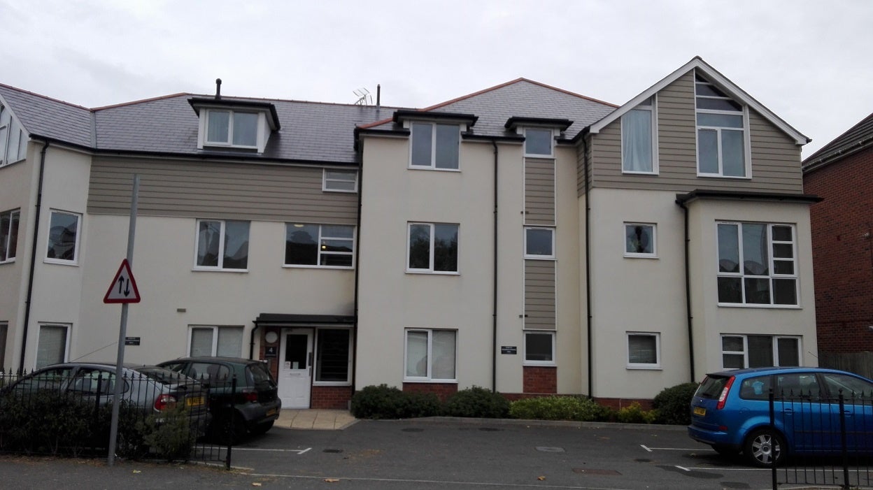 Flat Adeline Road in Bournemouth