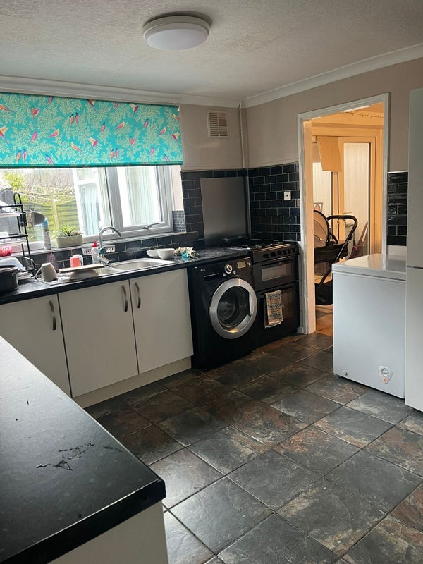 Room Widecombe Lane in Nottingham