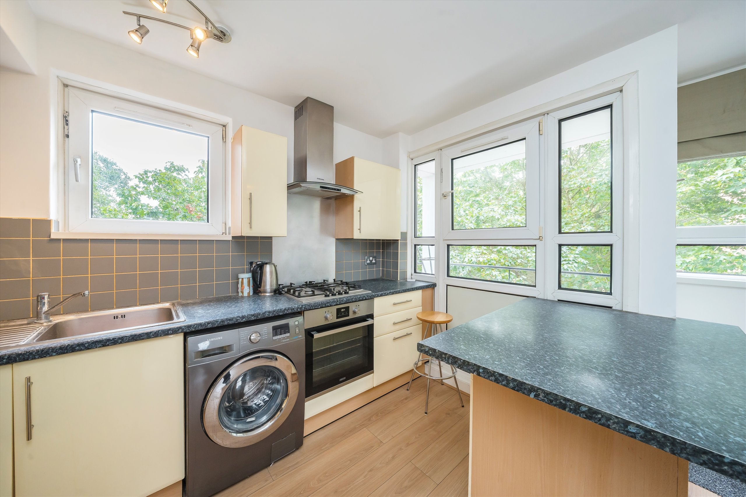 Flat Castlecombe Drive in Greater London