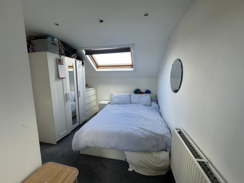 Room Stock Orchard Crescent in Greater London