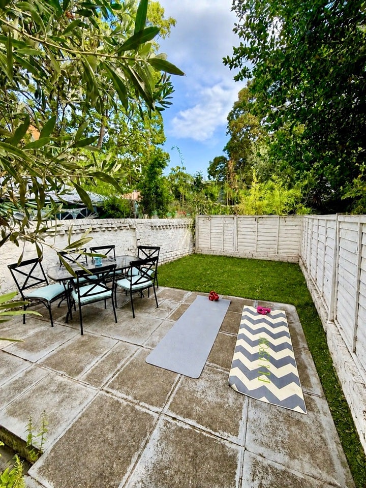 Flat Elms Road in Greater London