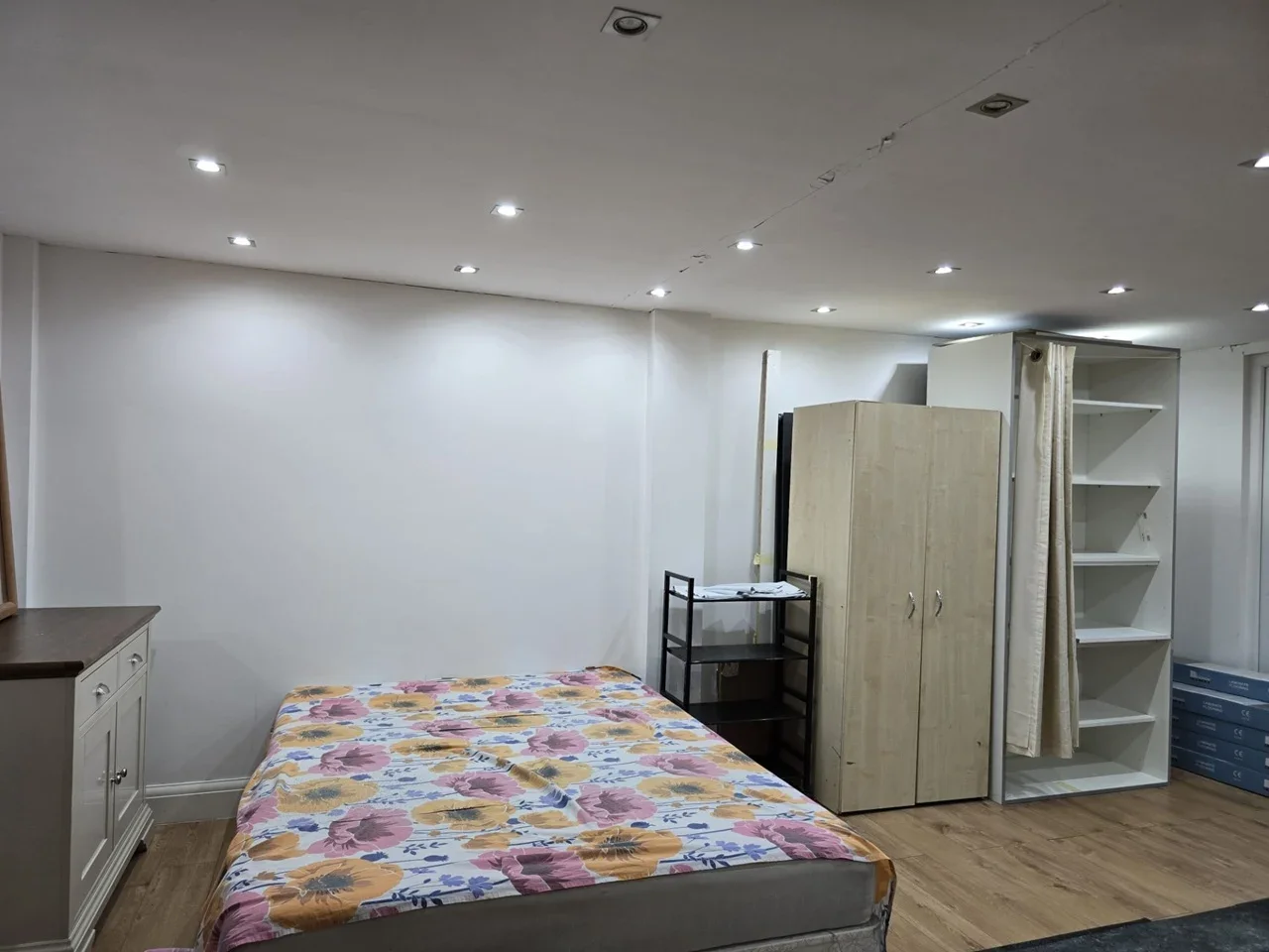 Flat Somervell Road in Greater London