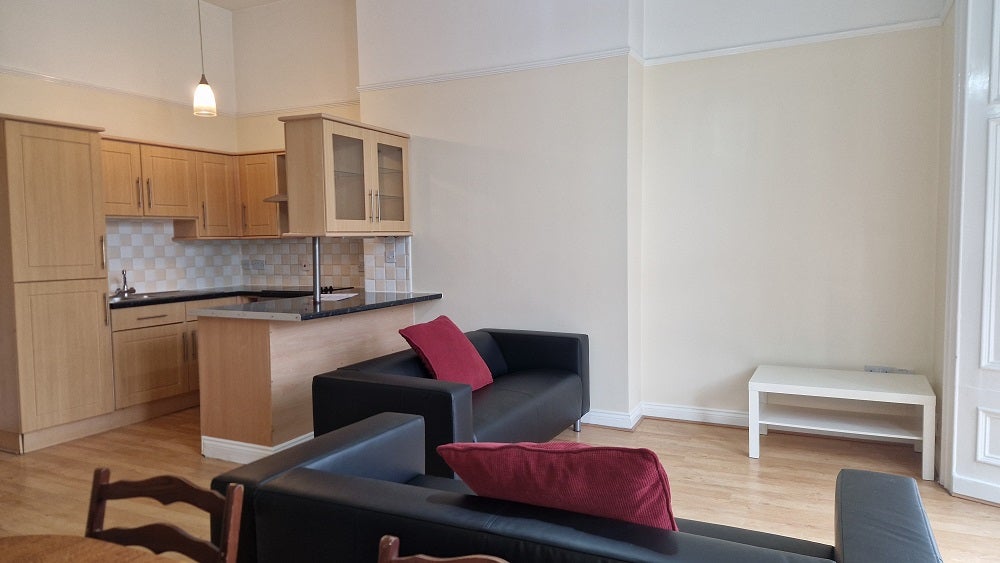 Flat Osborne Terrace in Newcastle upon Tyne