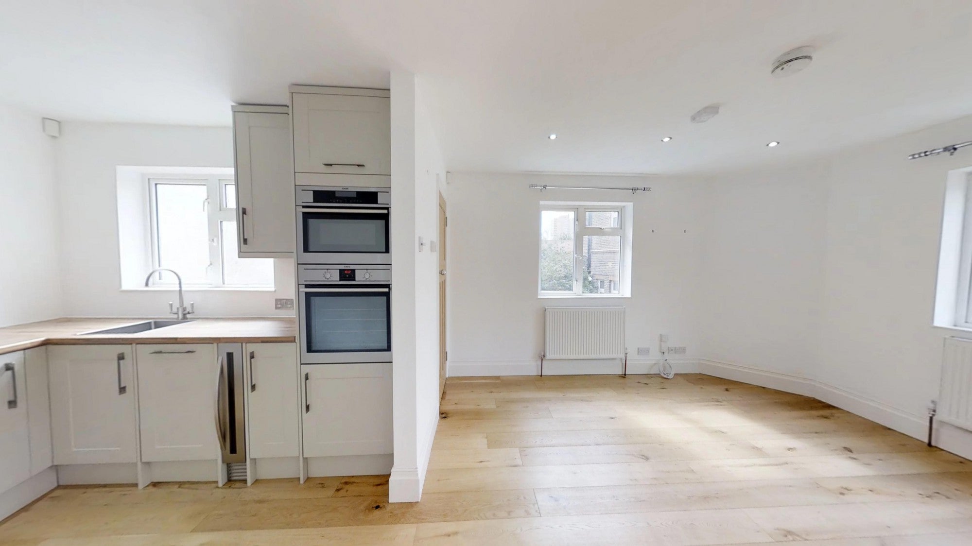 Flat Newburgh Road in Greater London