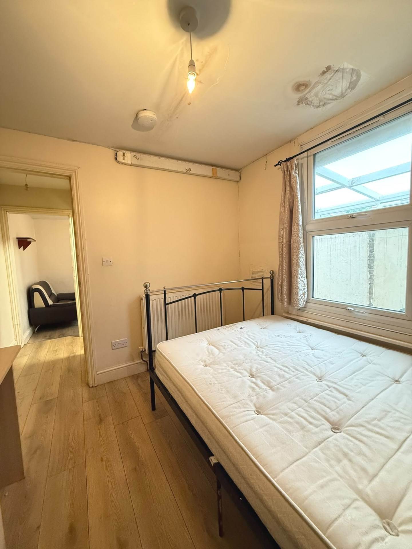 Flat Norwood Road in Greater London