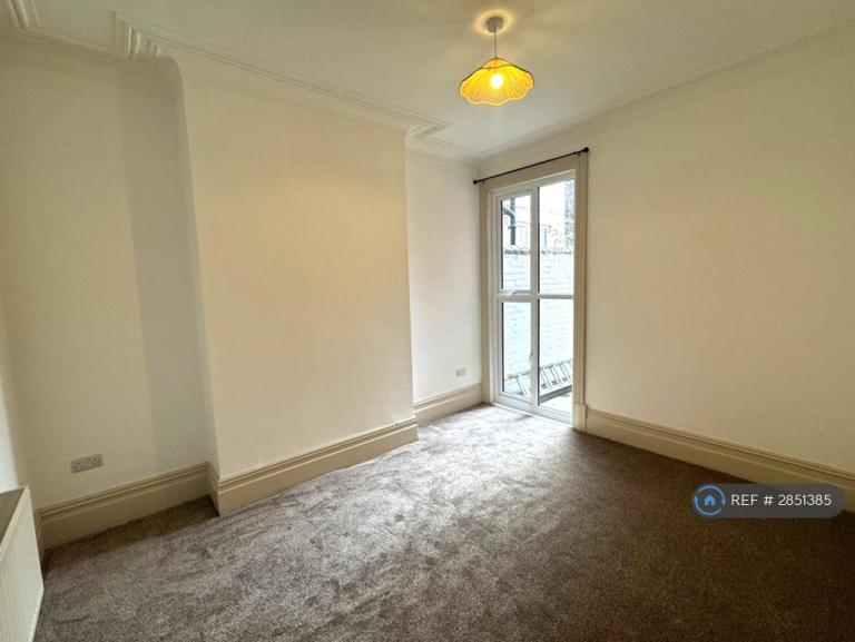Flat Poplar Avenue in Blackpool