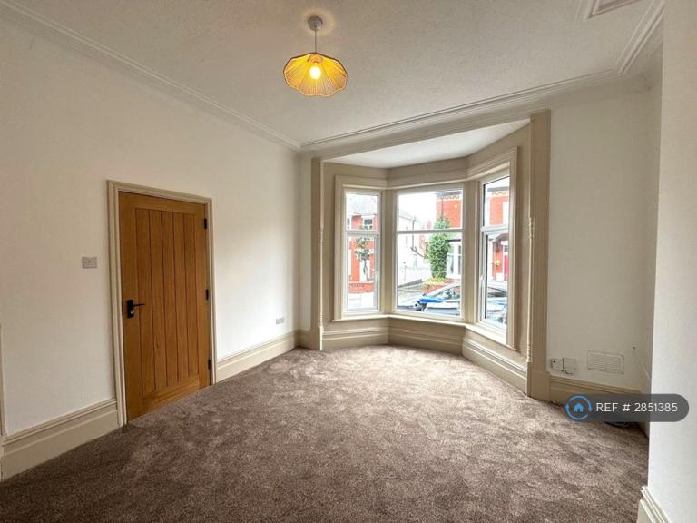 Flat Poplar Avenue in Blackpool
