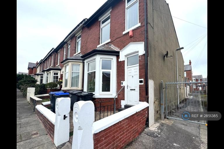 Flat Poplar Avenue in Blackpool