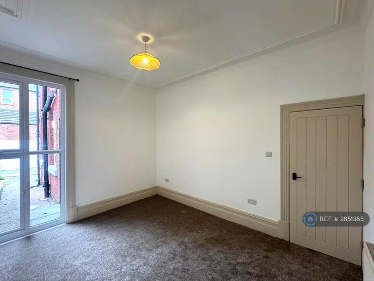 Flat Poplar Avenue in Blackpool