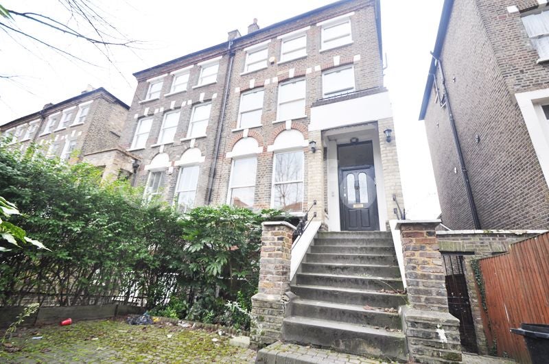 Flat Freegrove Road in Greater London