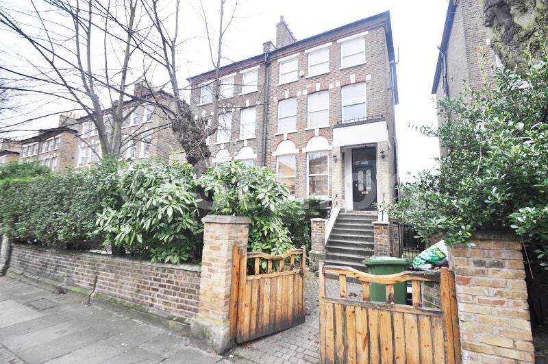Flat Freegrove Road in Greater London