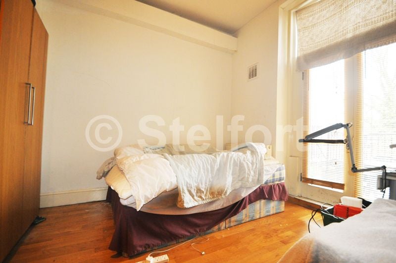 Flat Freegrove Road in Greater London