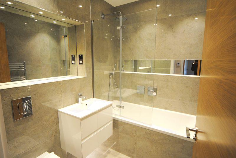Flat Beechcroft Avenue in Greater London