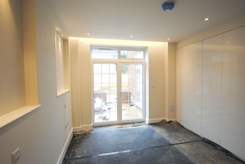Flat Beechcroft Avenue in Greater London