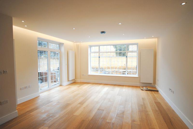 Flat Beechcroft Avenue in Greater London
