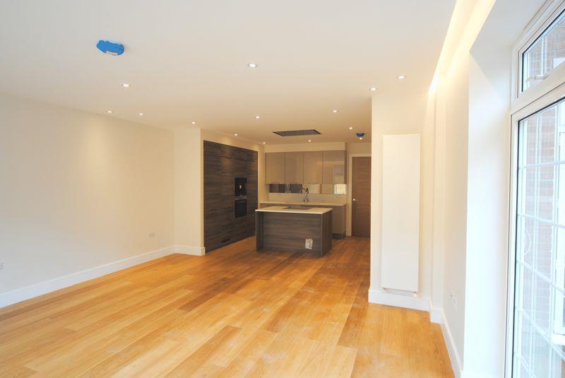 Flat Beechcroft Avenue in Greater London