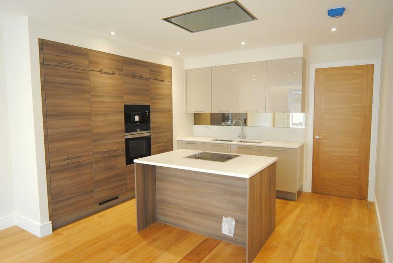 Flat Beechcroft Avenue in Greater London