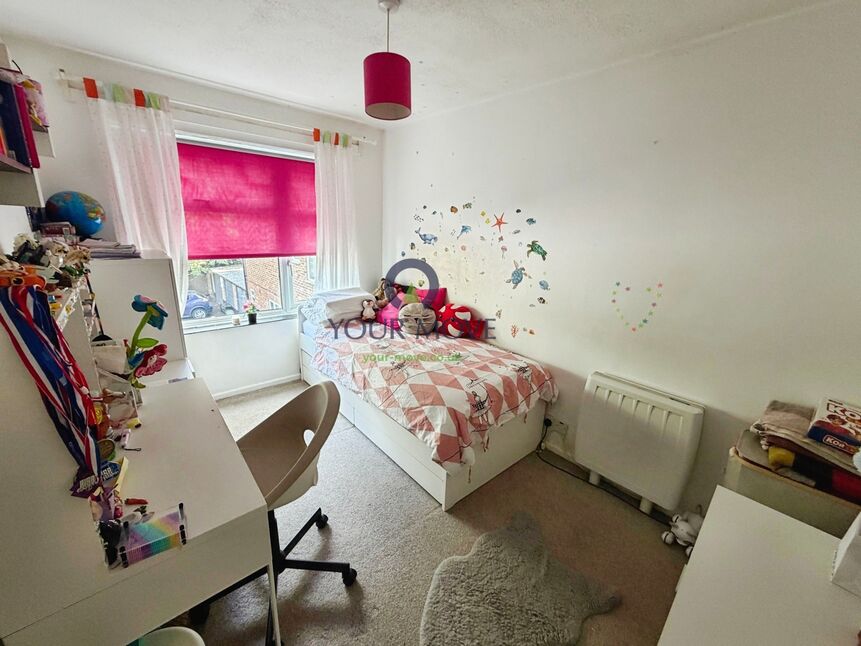 Flat Grange Court in Greater London