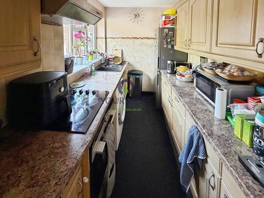Flat Grange Court in Greater London
