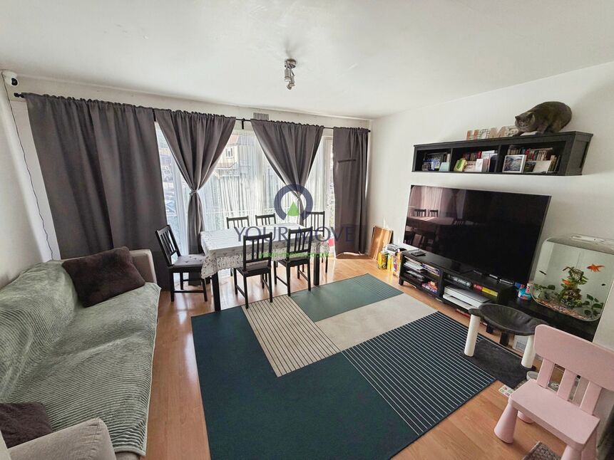 Flat Grange Court in Greater London