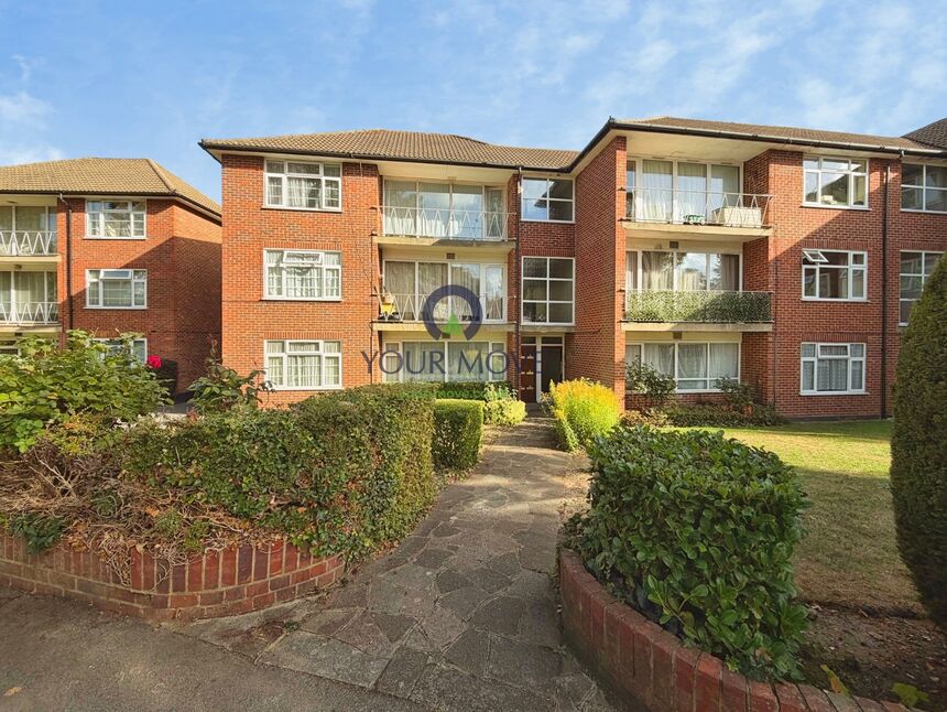 Flat Grange Court in Greater London