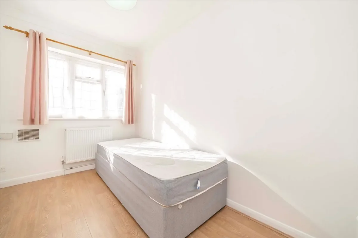 House Warple Way in Greater London