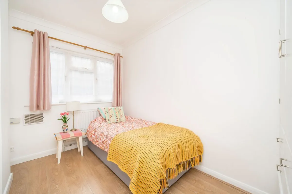 House Warple Way in Greater London