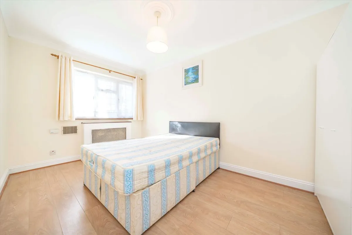 House Warple Way in Greater London
